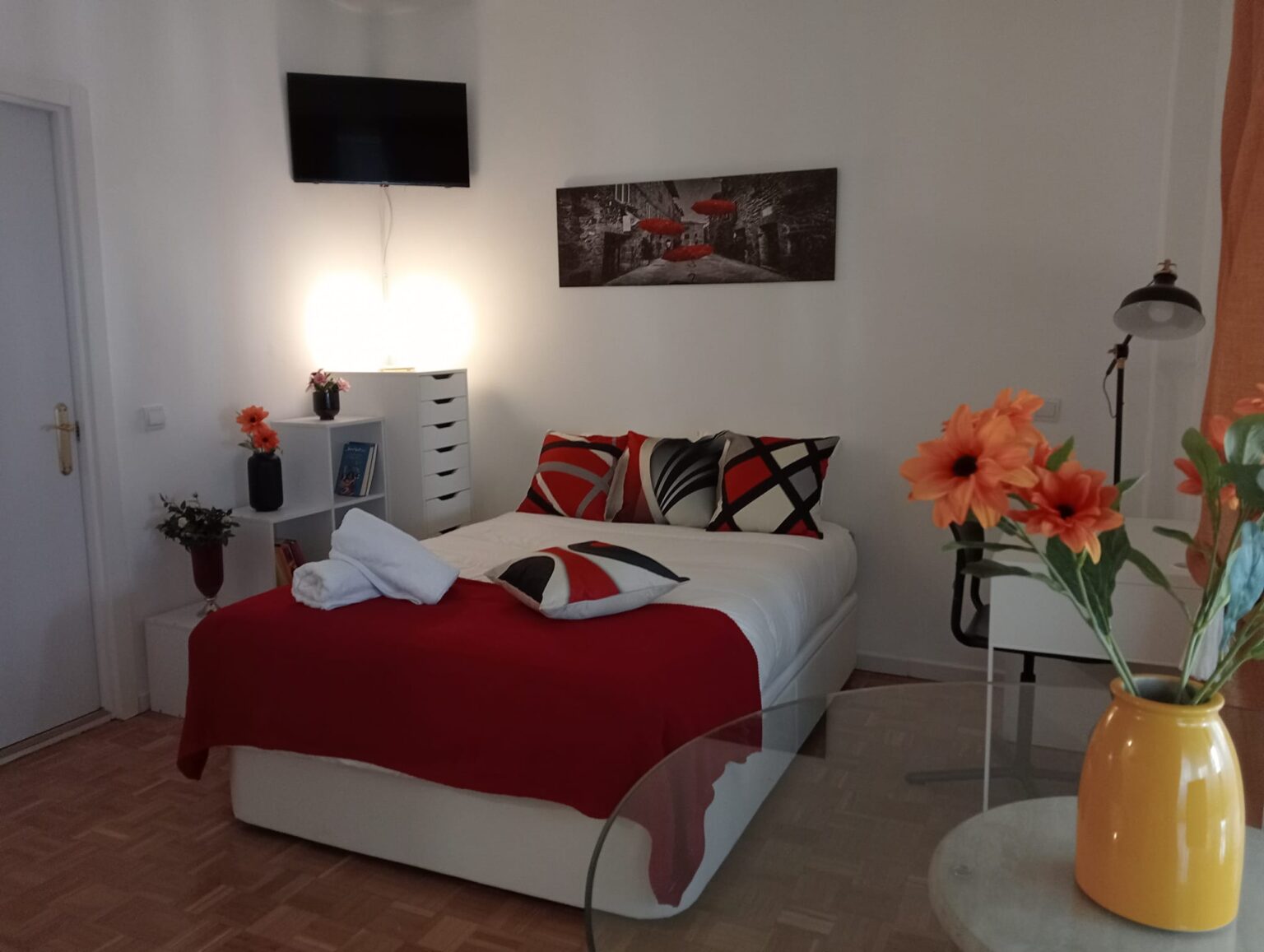 Reforma integral de apartamentos con optimización de espacio en Villaviciosa