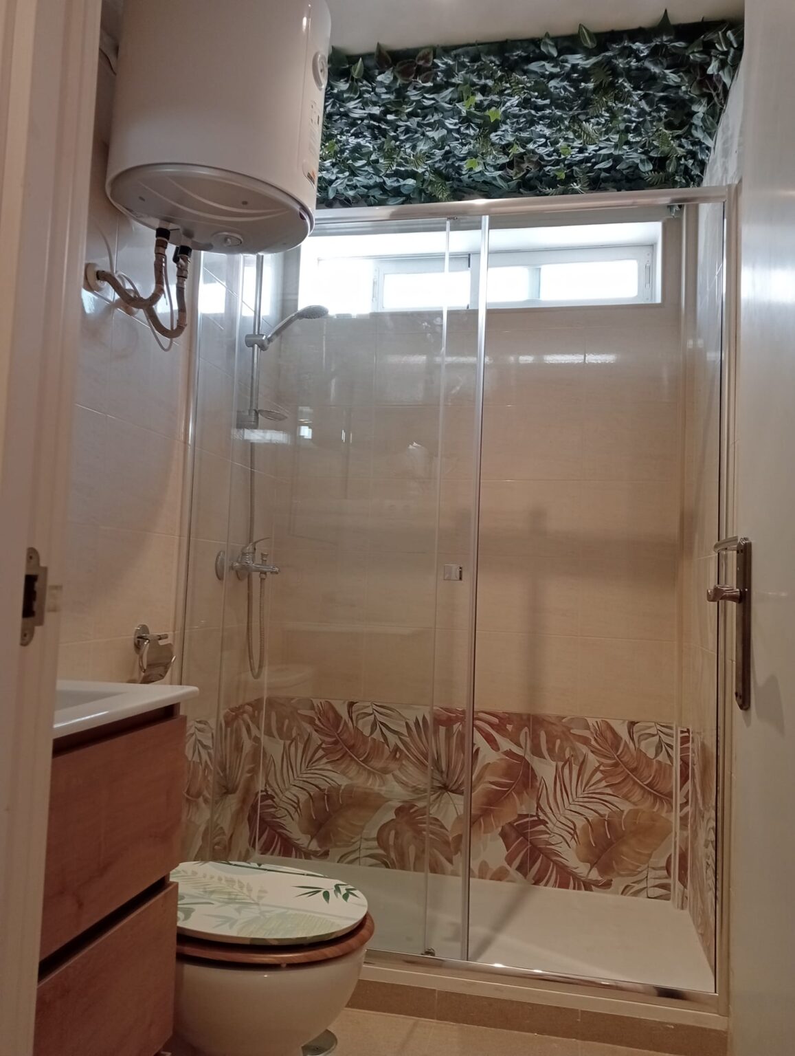 Reforma de baños para cambio de bañera por plato de ducha en Villaviciosa